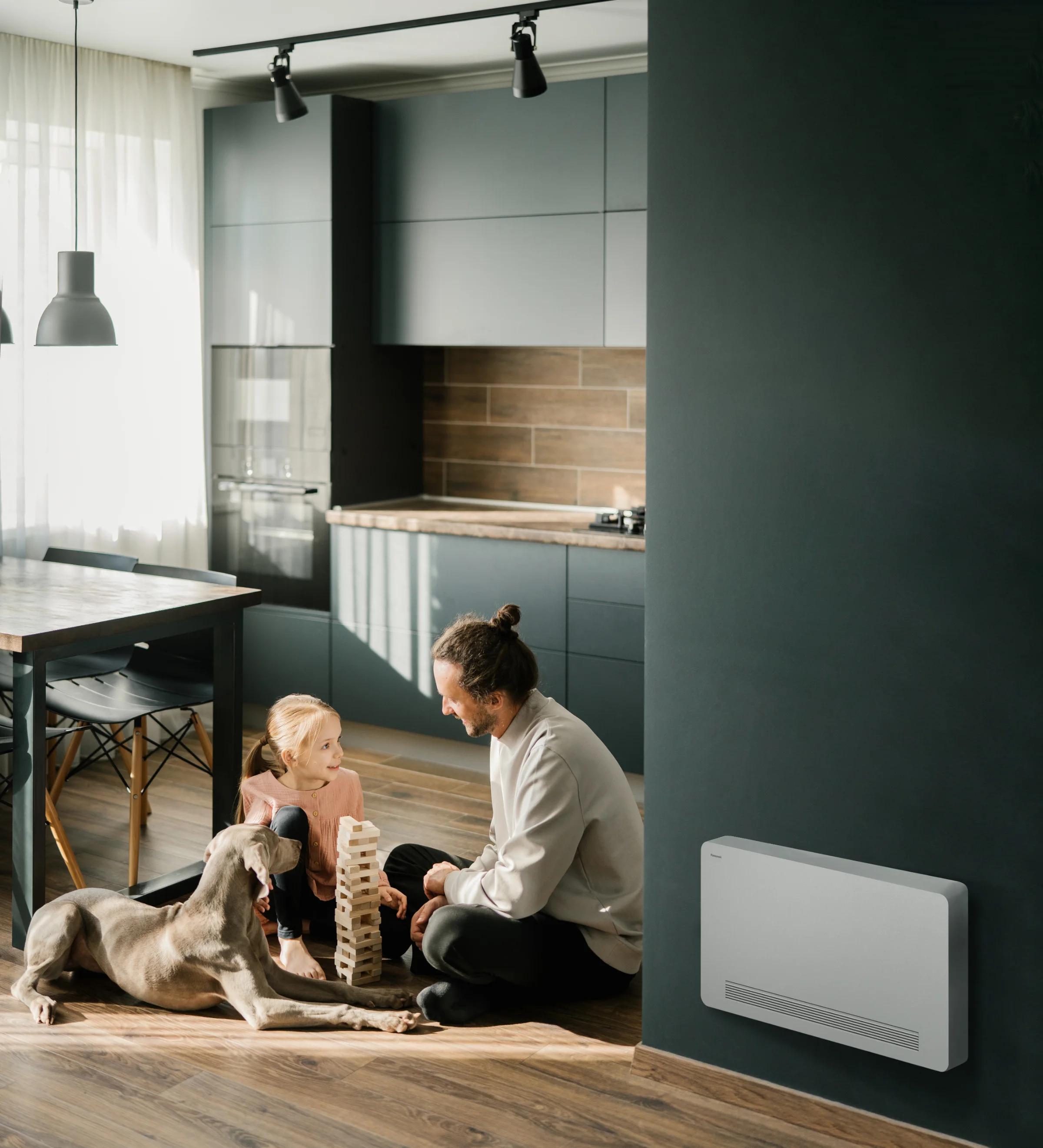 Familie in einem komfortabel beheizten Zuhause